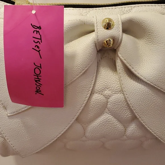 Betsey Johnson White Quilted Heart Crossbody Purse - Picture 2 of 9